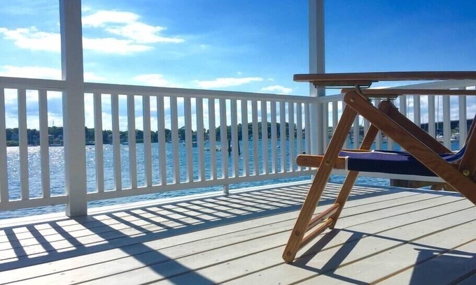 Tiverton House | Cottage 29 - Luxury Waterfront Getaway Cottage