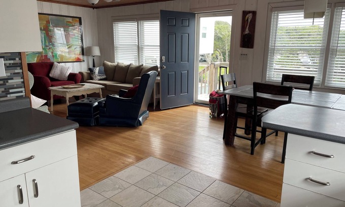Topsail Beach House | COTTAGE- 3 bedroom, 2 bath, renovated, super clean, across street from beach
