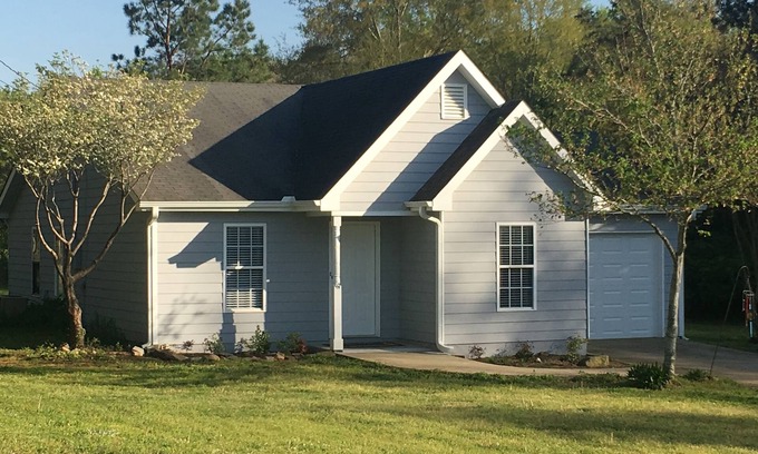 Jefferson Cottage | Cottage. 3 bedrooms, 2 baths and full kitchen on sheep and goat farm