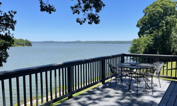 Almo Cabin | Cottage 3 · Lakefront Cottage on Kentucky Lake - Sleeps 6 - Pet Friendly!