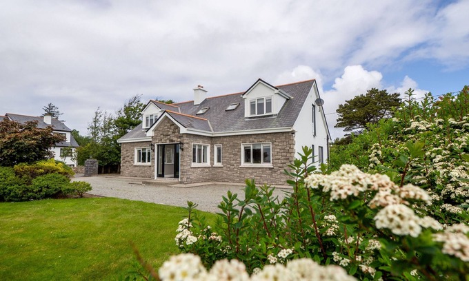 Carna Cottage | Cottage 378 - Carna - sleeps 10 guests in 5 bedrooms
