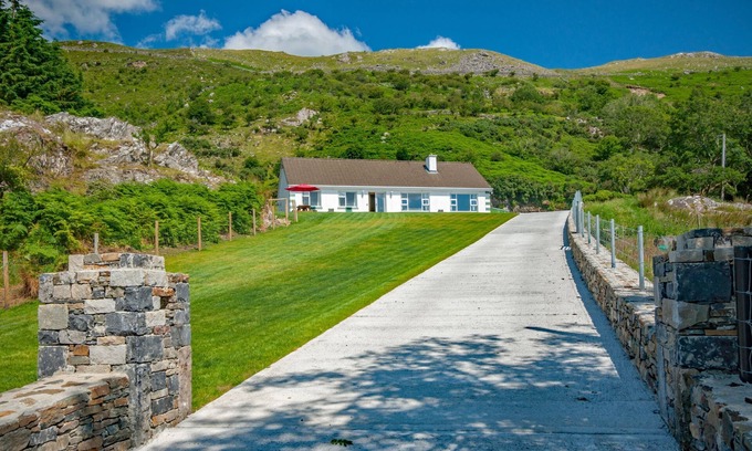 Cornamona Cottage | Cottage 390 - Maam - sleeps 8 guests in 4 bedrooms