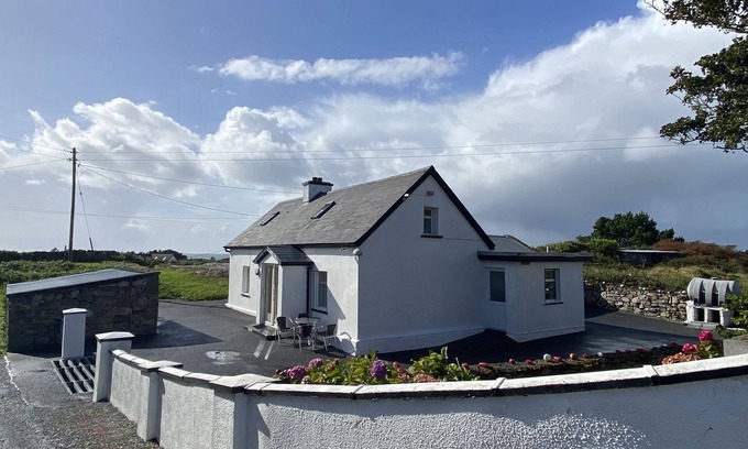Carna Cottage | Cottage 397 - Carna - sleeps 4 guests in 3 bedrooms