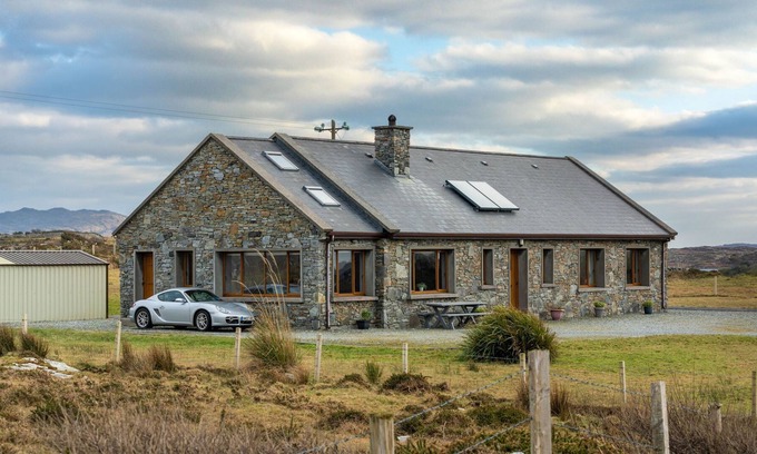 Clifden Cottage | Cottage 398 - Ballyconneely - sleeps 9 guests in 5 bedrooms