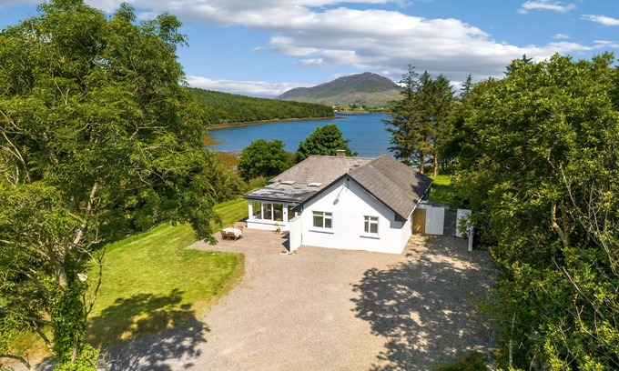 Letterfrack Cottage | Cottage 446 - Letterfrack - sleeps 6 guests in 3 bedrooms