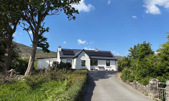 Roundstone Cottage | Cottage 486 - Roundstone - sleeps 6 guests in 3 bedrooms