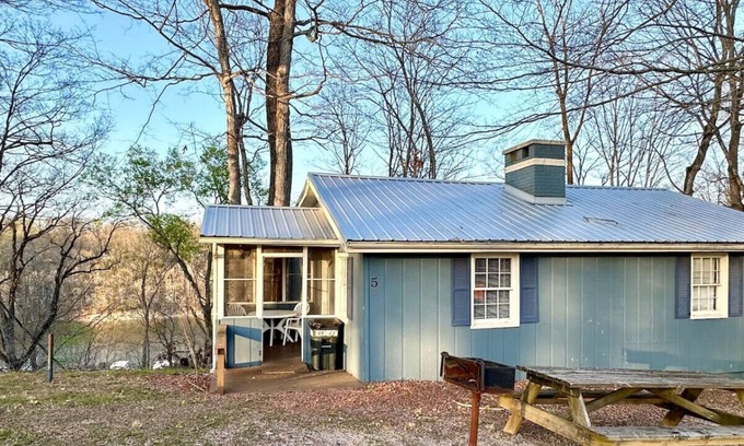 Nancy Cabin | Cottage 5- Lee’s Ford Marina