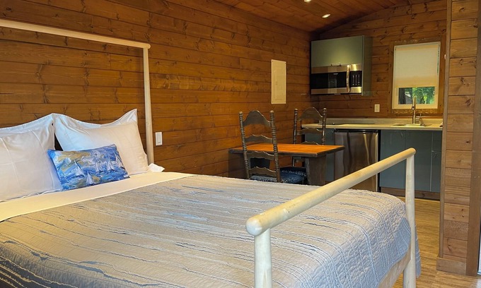 Sooke Cottage | Cottage 6 with Waterfront and Beach Access