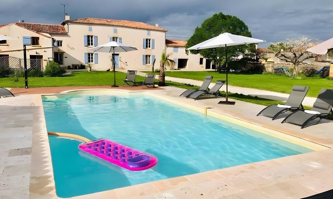Vergne House | Cottage 'Ambre' with Shared Pool, Private Terrace and Wi-Fi