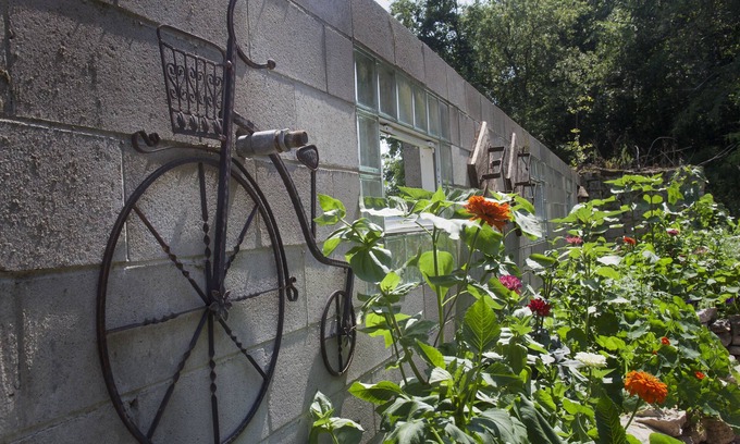 Ellsworth Cottage | Cottage and Gardens on the Rush River