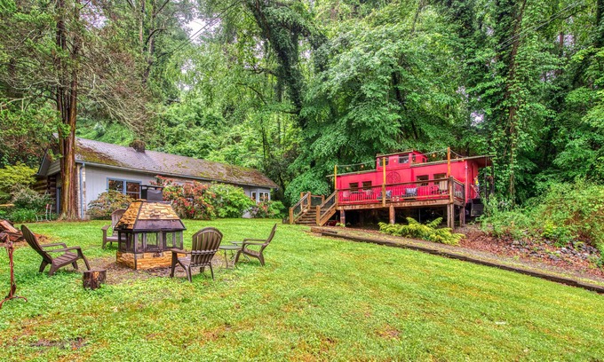 Bryson City Cottage | Cottage and studio with WiFi, central AC, a firepit, grill - close to everything
