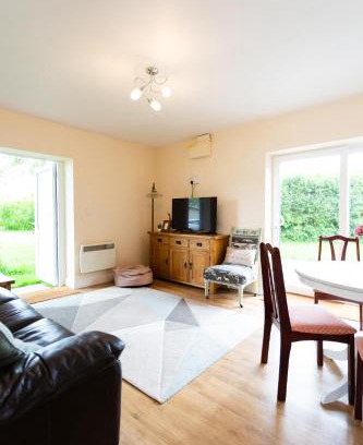 Middlezoy House | Cottage at Tractors and Cream