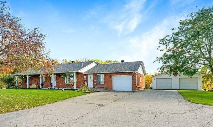 Elizabethtown-Kitley Cottage | Cottage backing water and with absolute quietness and privacy