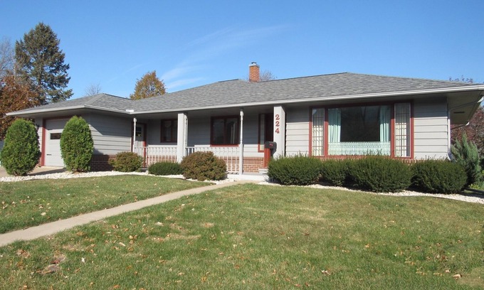 Winona Cottage | Cottage by Lake Winona