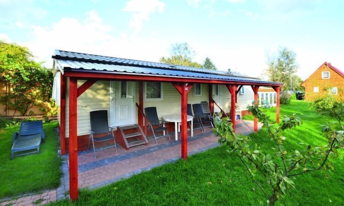 Malechowo House | Cottage by Ostrowieckie Lake with Private Beach
