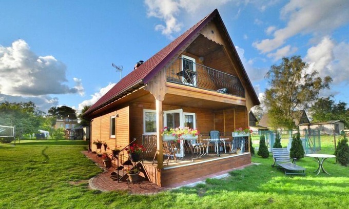 Malechowo House | Cottage by Lake Ostrowieckie with Private Beach