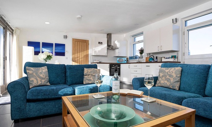 Barrow-in-Furness Cottage | Cottage by South Walney Lighthouse & Nature