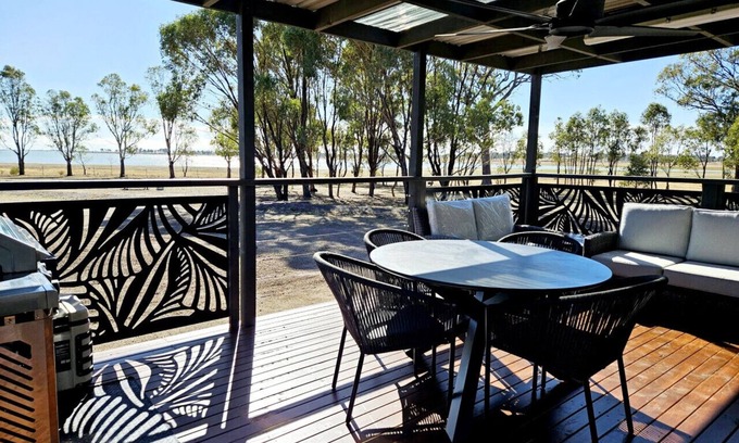 Waranga Shores Cabin | Cottage by the Lake - Pet friendly