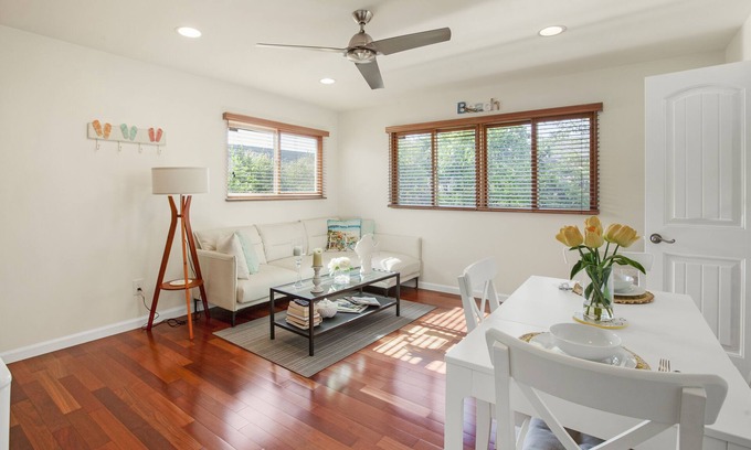 Solana Beach House | Cottage by the beach, restaurants and shopping