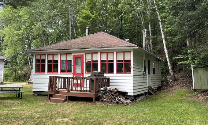 Utterson Cottage | Cottage by the beach, great family destination