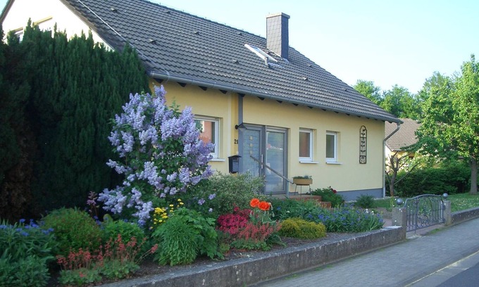 Kastellaun House | Cottage by the lake - cottage, toilet and bath / shower separated,