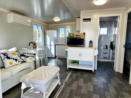 Waranga Shores House | Cottage by the Lake - Pet Friendly