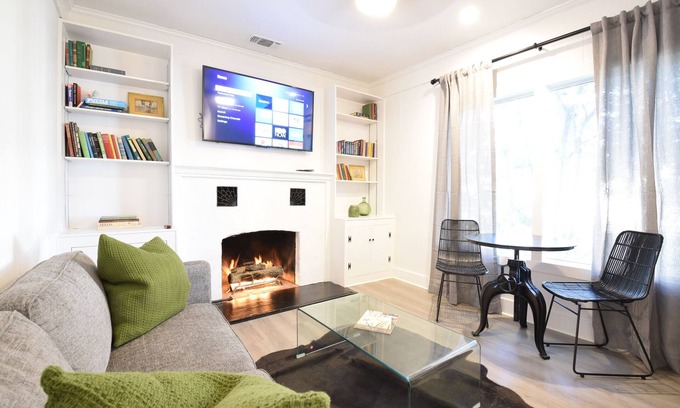 Kerrville Apartment | Cottage by the River ~ Sunset Suite