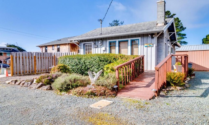 Manzanita House | Cottage by the Sea (MCA #1213)
