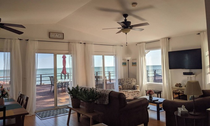 Leamington Cottage | Cottage by the shore - Breathtaking views of Lake Erie - Leamington, Ontario