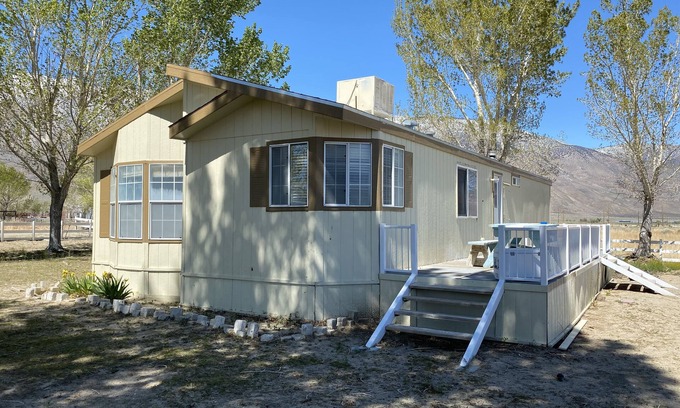 Olancha Cabin | Cottage C near Death Valley at Olancha Lake