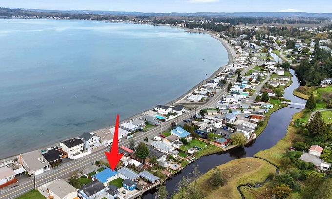 Birch Bay House | Cottage & Cabana between creek and Bay