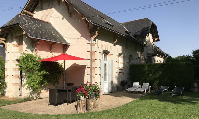 Jarze Cottage | Cottage (Chevalerie sleeps 5) in the grounds of a magnificent Chateau