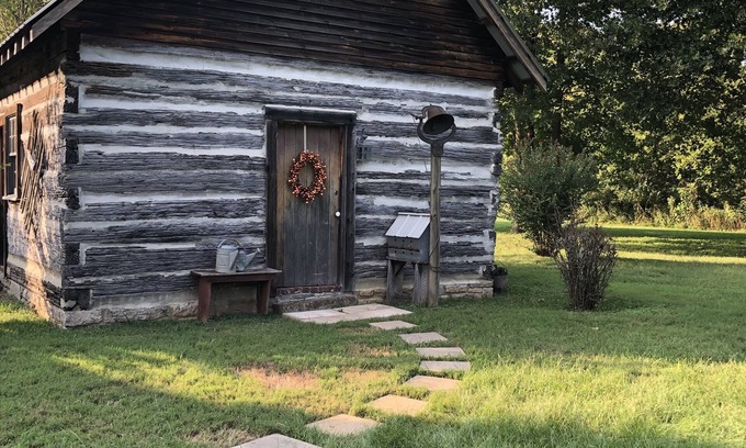 Hendersonville Cabin | Cottage close to Town