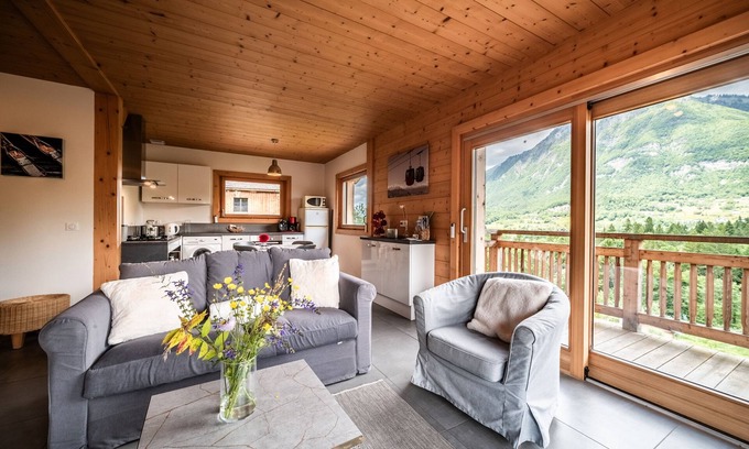 Chatillon-sur-Cluses Cottage | Cottage 'Côté Giffre' with Lake View, Private Terrace and Wi-Fi