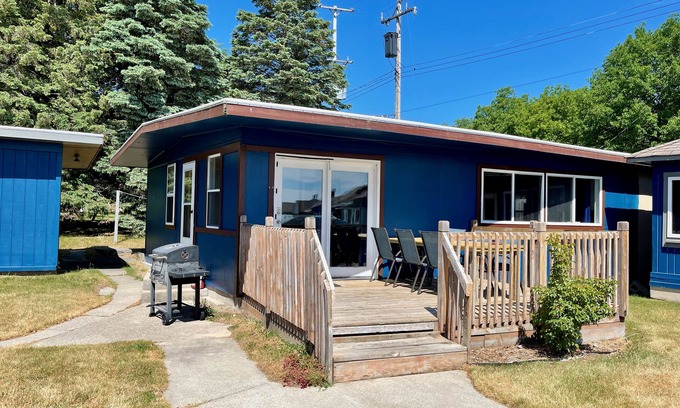 Northeastern Michigan Cottage | Cottage Cove · Lake Huron Beach Cottage No. 10