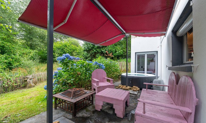 Meslan Cottage | Cottage "Domaine Moulin Blanc - Gwenn Ha Du" with Private Terrace & Wi-Fi