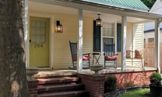 Aiken House | Cottage Downtown Aiken*Horse Events*Pet Friendly*Polo*Golf