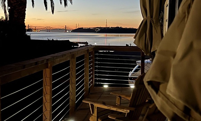 Benicia Cottage | Cottage Downtown Benicia