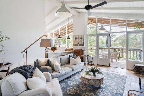 Red Hill South House | Cottage Enchantment - A Blooming Garden Getaway