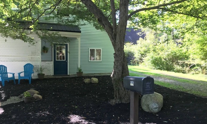 Lakewood Cottage | Cottage Escape in a Woodland Paradise with Easy Lake Access
