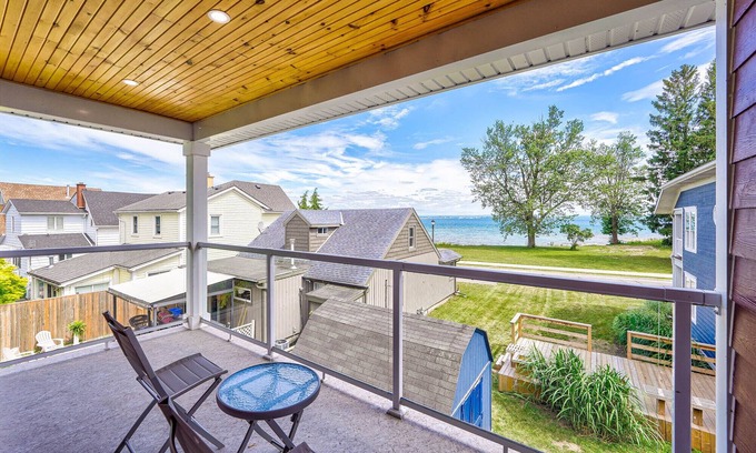 Fort Erie Cottage | Cottage featuring Lake view balcony, private elevator and 3 en-suites!