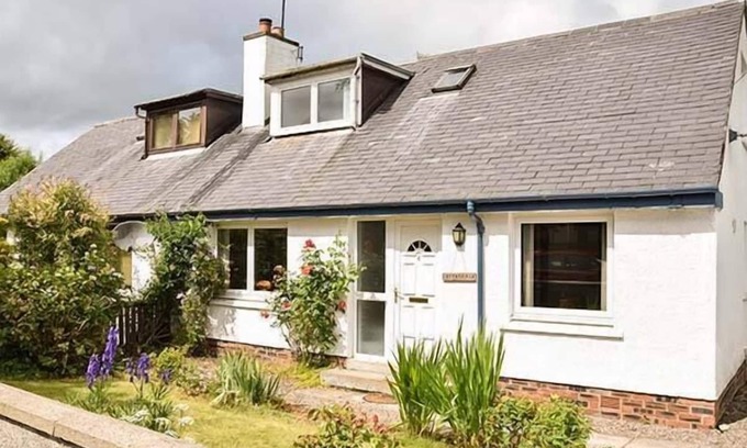 Marybank Cottage | COTTAGE FIA, family friendly, with open fire in Marybank