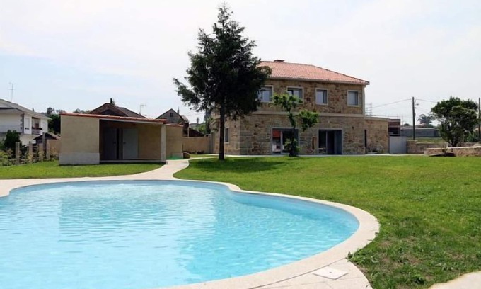 Poio Cottage | COTTAGE FOR 11 PEOPLE WITH PRIVATE GARDEN AND SWIMMING POOL + WIFI