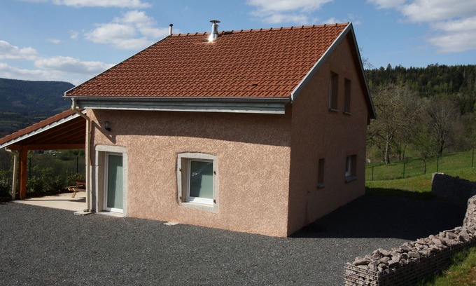 Combrimont Cottage | Cottage for 4 with covered terrace, private parking, pet-friendly