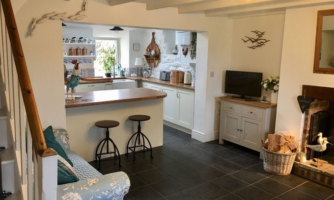 Goodwick House | Cottage for Contemporary Characters