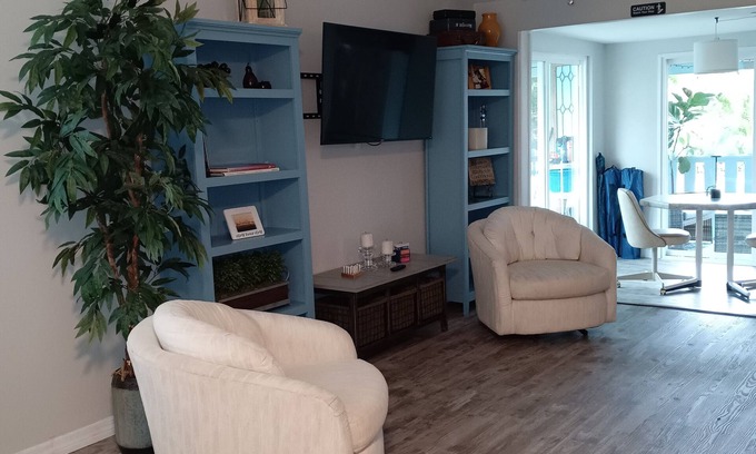 Ridge Wood Heights Cottage | Cottage for two minute's to beaches
