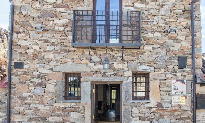 Santiago Millas Cottage | Cottage (full rental) Centro La Somoza for + 17 people