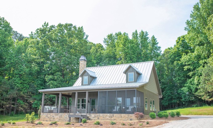 Cottondale Hotel | Cottage Getaway Near Tuscaloosa - Pappy's Place