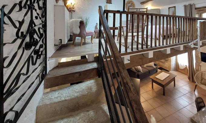 Taillant House | Cottage 'Gîte La Baragane' with Shared Terrace, Shared Garden and Wi-Fi