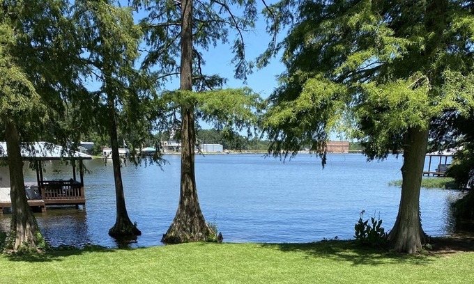 Warwick Cottage | Cottage / Great location on Lake Blackshear
